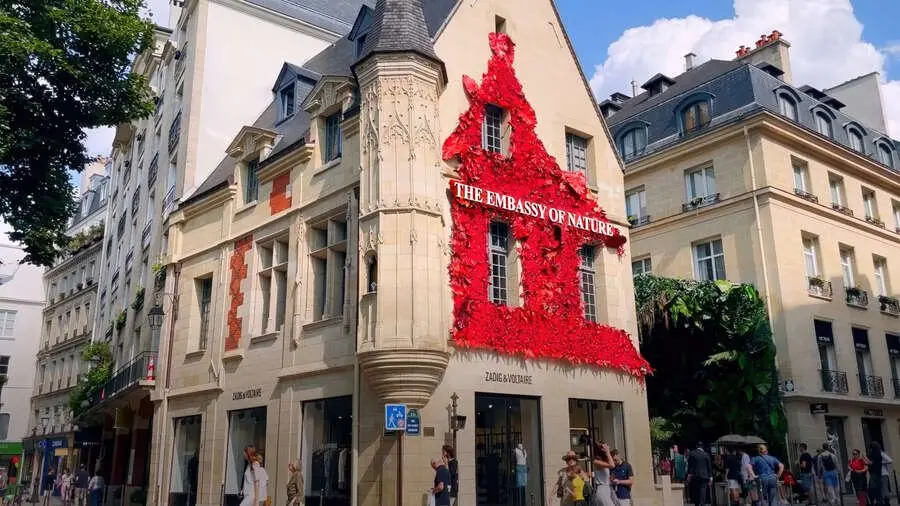 The opening of the first embassy in Paris